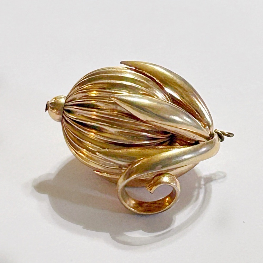 Vintage Signed Napier Book Piece Goldtone Ribbed
Cumquat Necklace Pendant